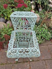 Mintgroene gietijzeren mand