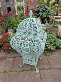 Mintgroene gietijzeren mand