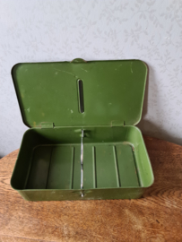 Oud groene poetsdoos