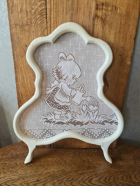 Brocante houten raamhor meisje