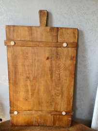 Oud doorleefd houten kaasplank serveerplank