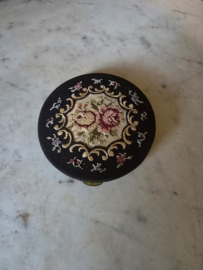 Oude brocante petit point poederdoos spiegeltje