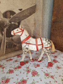 Antiek papier mache paardje