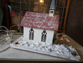 Oud handgemaakt kerkje kerst