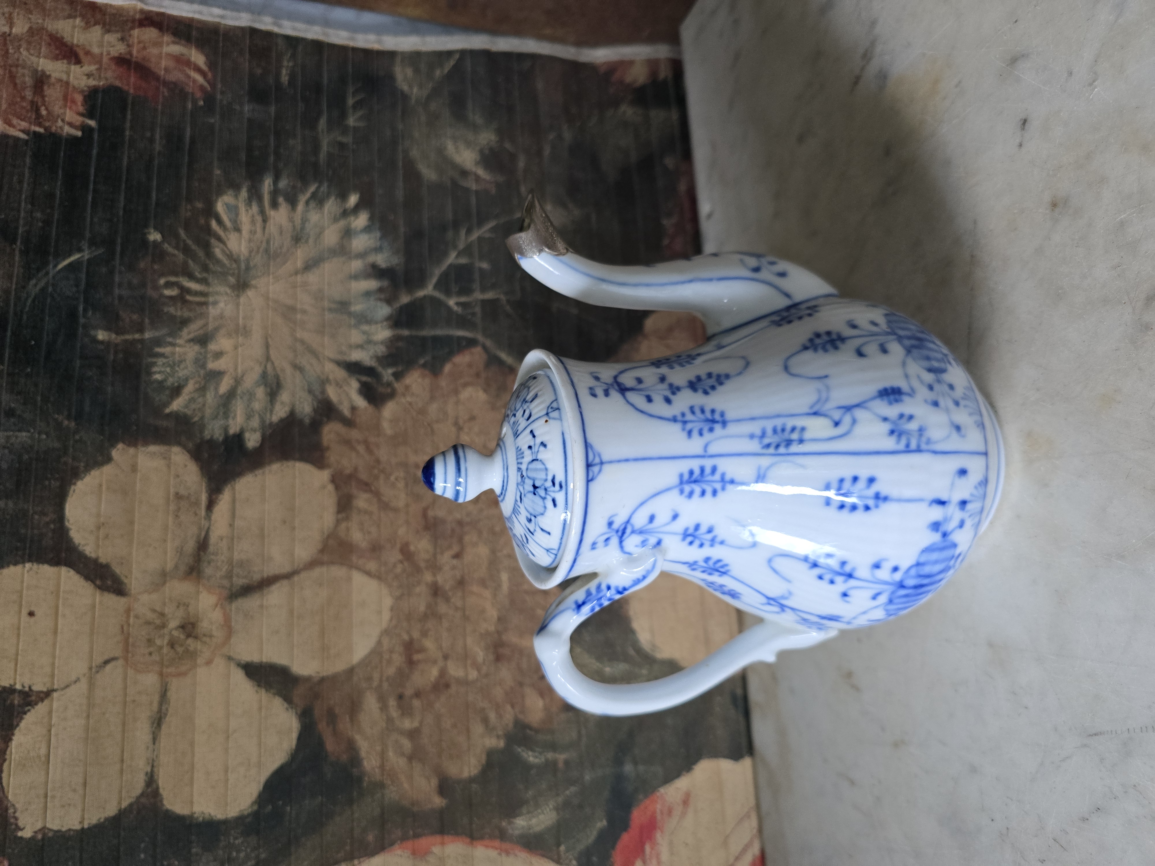 Antiek porseleinen koffiepot