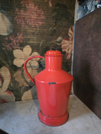 Rood emaille waterkan