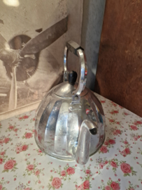 Verchroomde koperen waterketel