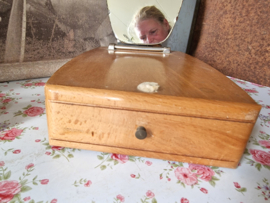 Vintage houten scheerkist met spiegel