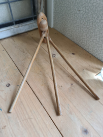 Oude houten handdoekenrek