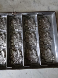 Oude chocolademal eikenblad