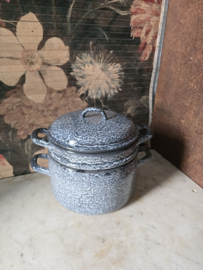 Grijs gewolkte emaille stoompan