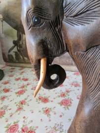 Groot houten beeld olifant