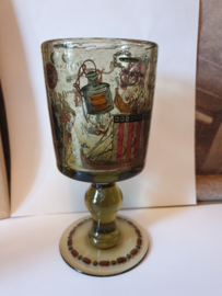 Oud glas op voet zeilschip