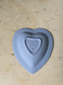 Jasperware blue wedgwood hart vormig schaaltje