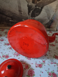 Rood emaille ketel