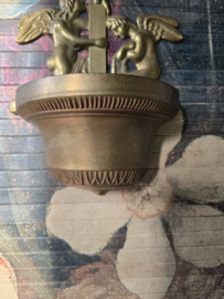 Antiek messing wijwaterbakje engelen kruisbeeld
