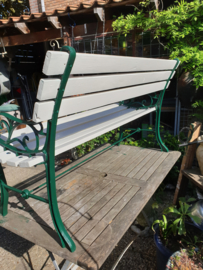 Tuinbankje met gietijzeren poten