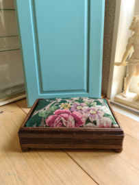 Oud brocante houten stoofje