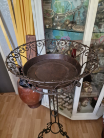 Brocante opengewerkte jardiniere op voet