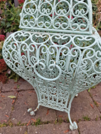 Mintgroene gietijzeren mand