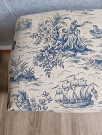Oud voetenbankje toile de jouy stof