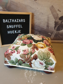 Brocante romantisch voetenbankje rozen