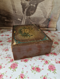 Antiek houten kist libelle