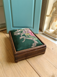 Oud brocante houten stoofje