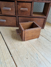 Handgemaakt houten ladekastje