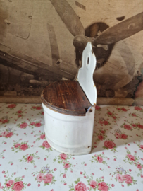 Wit emaille zoutpot