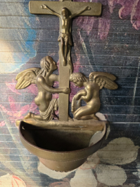 Antiek messing wijwaterbakje engelen kruisbeeld