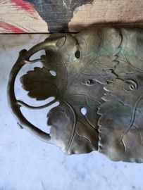 Antiek bronzen schaal druivenblad