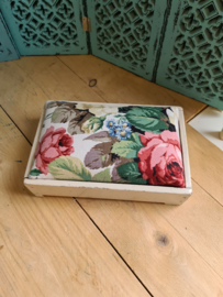 Brocante oud voetenbankje rozen