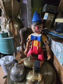 Oude houten pinokkio pop