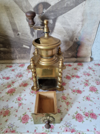 Antiek messing koffiemolen