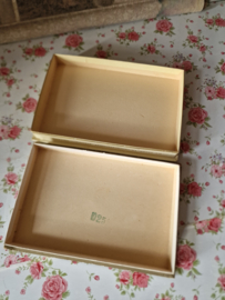 Oude kartonnen chocolade doos baronie