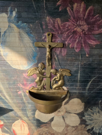 Antiek messing wijwaterbakje engelen kruisbeeld