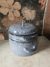 Grijs gewolkte emaille stoompan