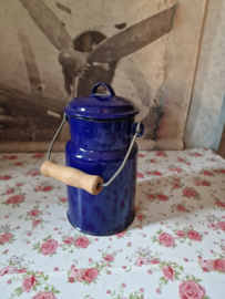 Donkerblauw emaille melkbus