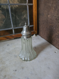 Oude glazen strooier