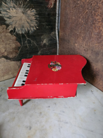 Oud rood houten kinderpiano