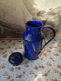 Donkerblauw emaille melkbus melkkan