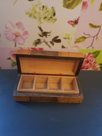 Oud houten postzegeldoosje