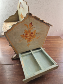 Antiek floraal houten brievenhouder