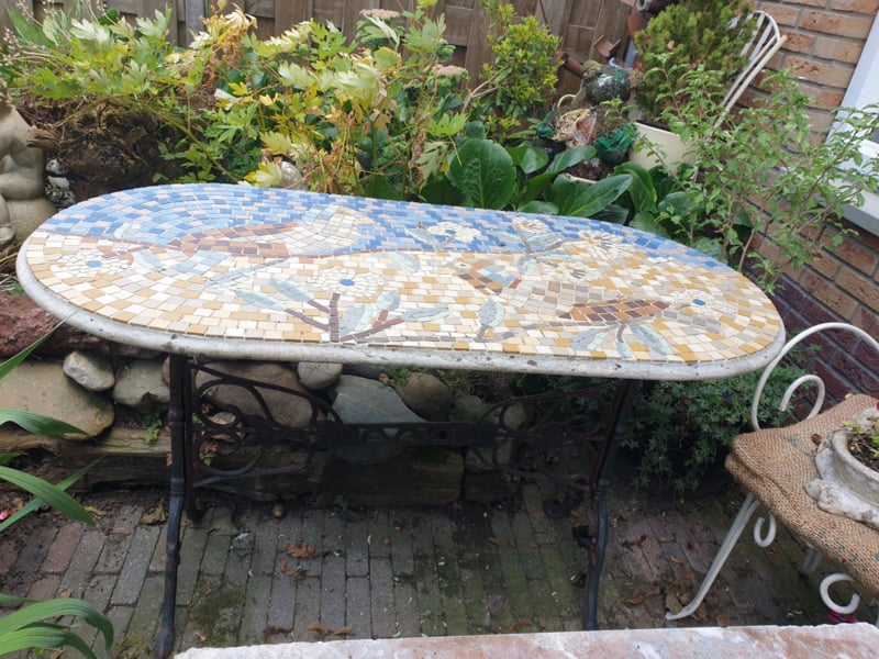 Raadplegen voldoende Woedend Tuintafel gietijzeren onderstel betonnen mozaiek blad | verkocht! |  balthazars snuffelhoekje