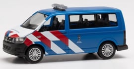 Herpa 941891: VWbus T6 Marrechausee nieuwe striping (NL)