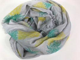 Sjaal ; grijs met ananassen