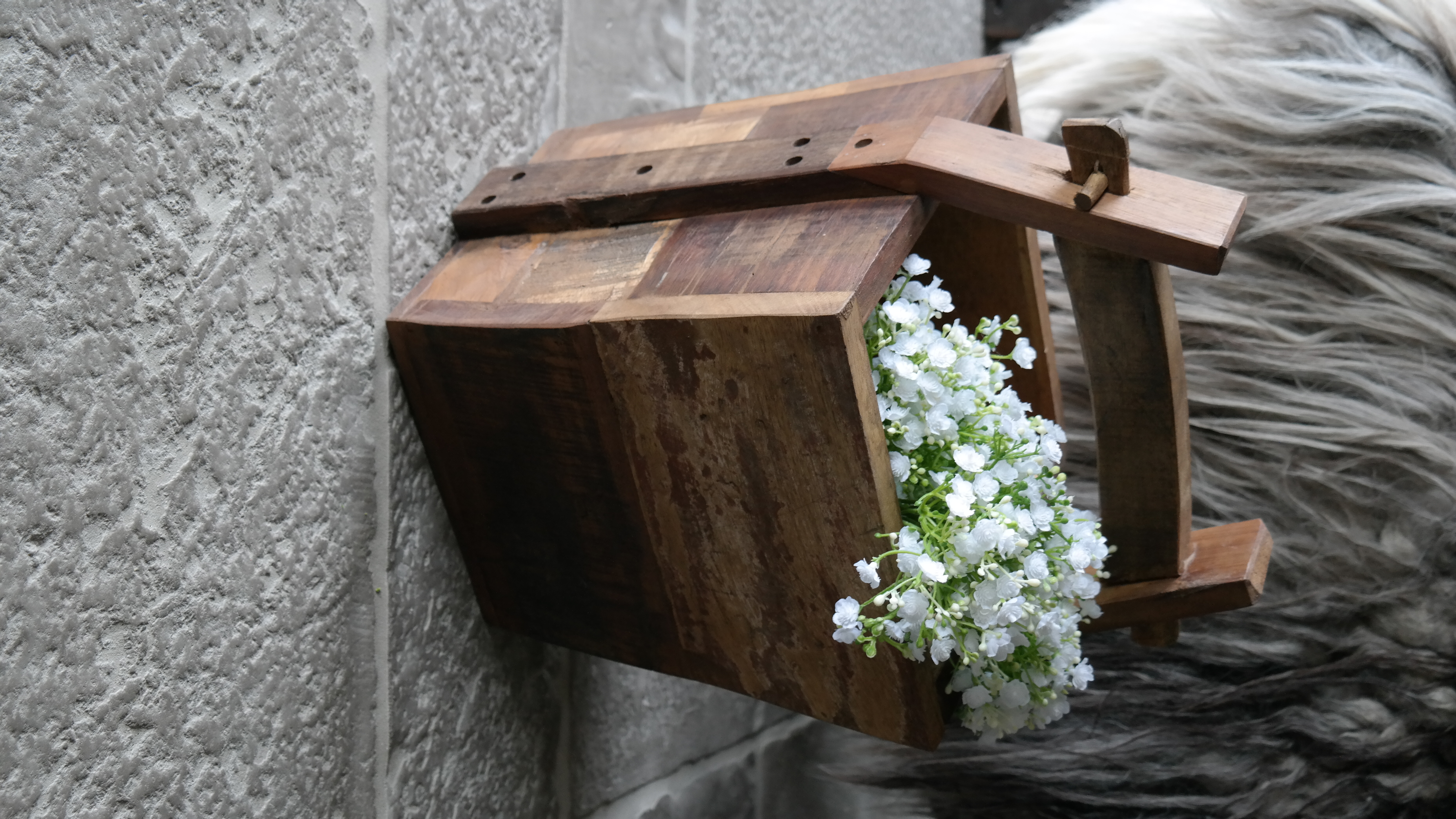 Houten bak met hengsel | bruin