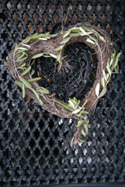 Hanging heart olive | 35 cm