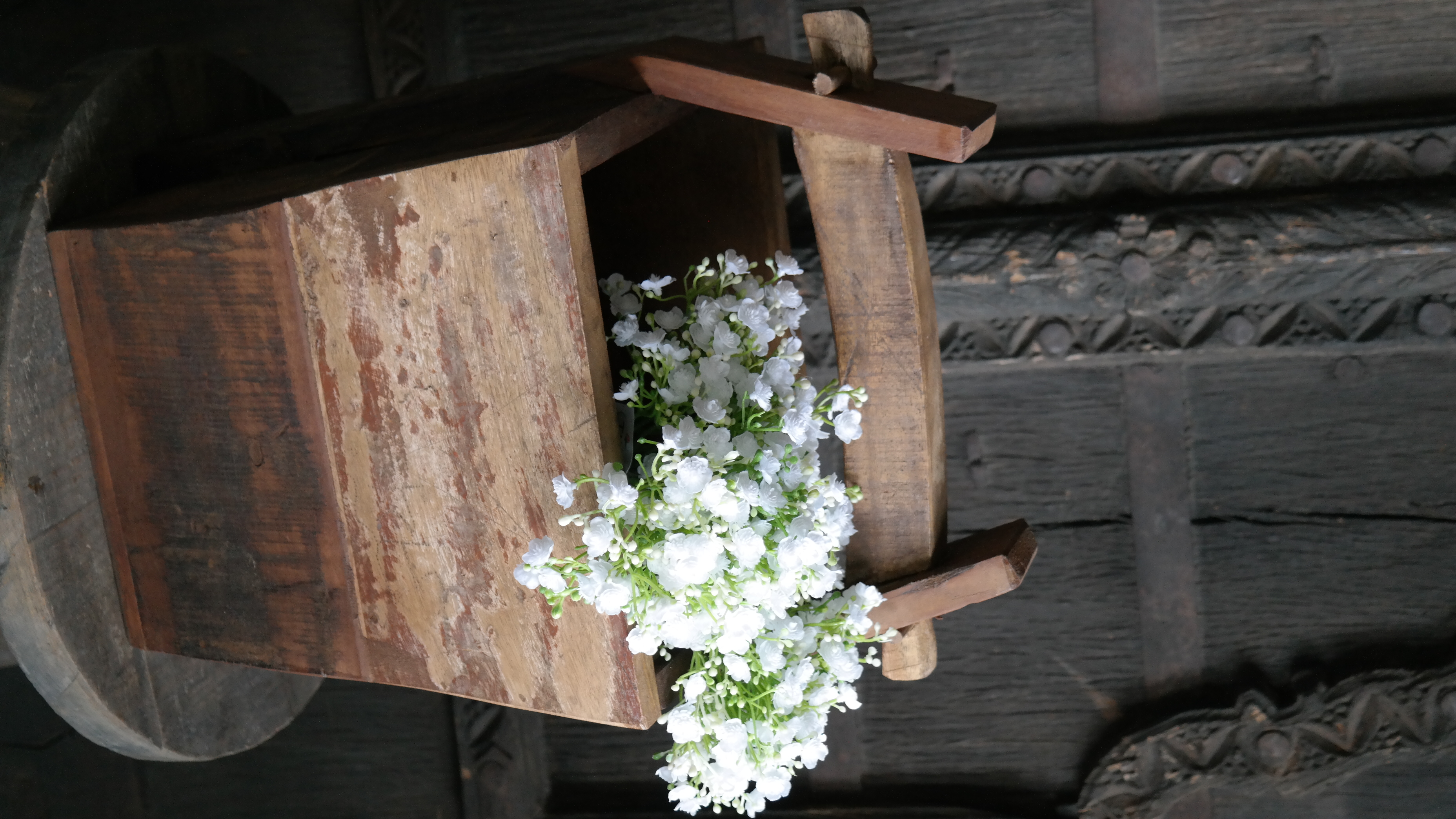 Houten bak met hengsel | bruin